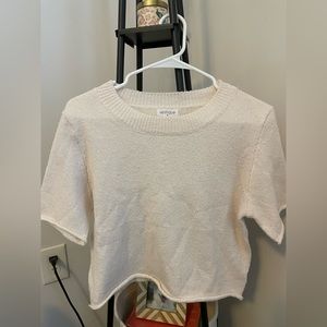 Vestique Cropped Sweater